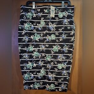 Black floral stretch skirt